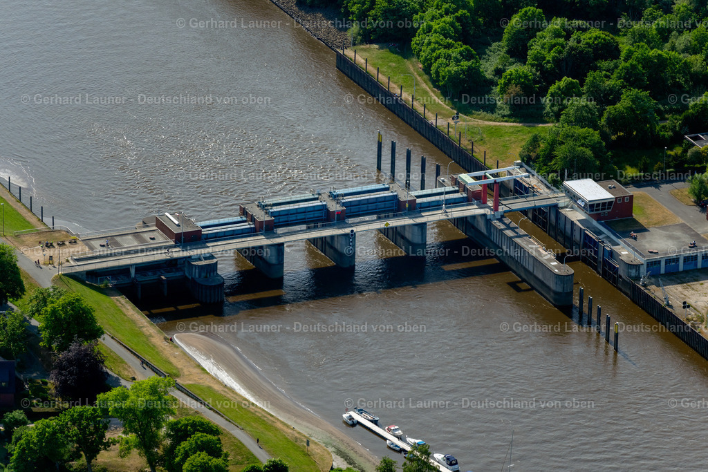 4030178 | BREMEN 01.06.2020 Sperrwerk- Schleusenanlagen " Lesumsperrwerk "an der Weser im Ortsteil Grohn in Bremen, Deutschland. // Lockage of the " Lesumsperrwerk " in the district Grohn in Bremen, Germany. Foto: Gerhard Launer