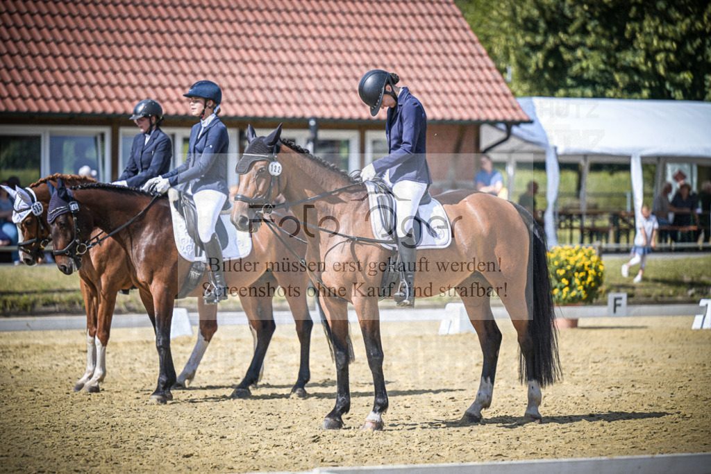 DOS_7758 | Entdecke hochwertige Reitturnierfotos von Foto Oger. Professionell, emotional und authentisch – jetzt Lieblingsmomente im Shop bestellen.Deutschlandweite Turnierfotografie. - Realisiert mit Pictrs.com