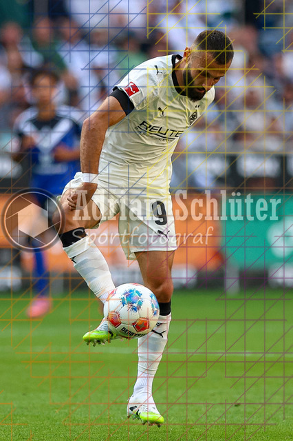 Borussia Mönchengladbach vs Hamburger SV - Bundesliga  | Mönchengladbach, Deutschland, 24.08.25:   Franck Honorat (Borussia Mönchengladbach) in Aktion am Ball, Einzelaktion waehrend des Spiels der Bundesliga zwischen Borussia Mönchengladbach vs Hamburger SV im Stadion im Borussia Park(Foto von Brauer-Fotoagentur / Adrian Schlueter)