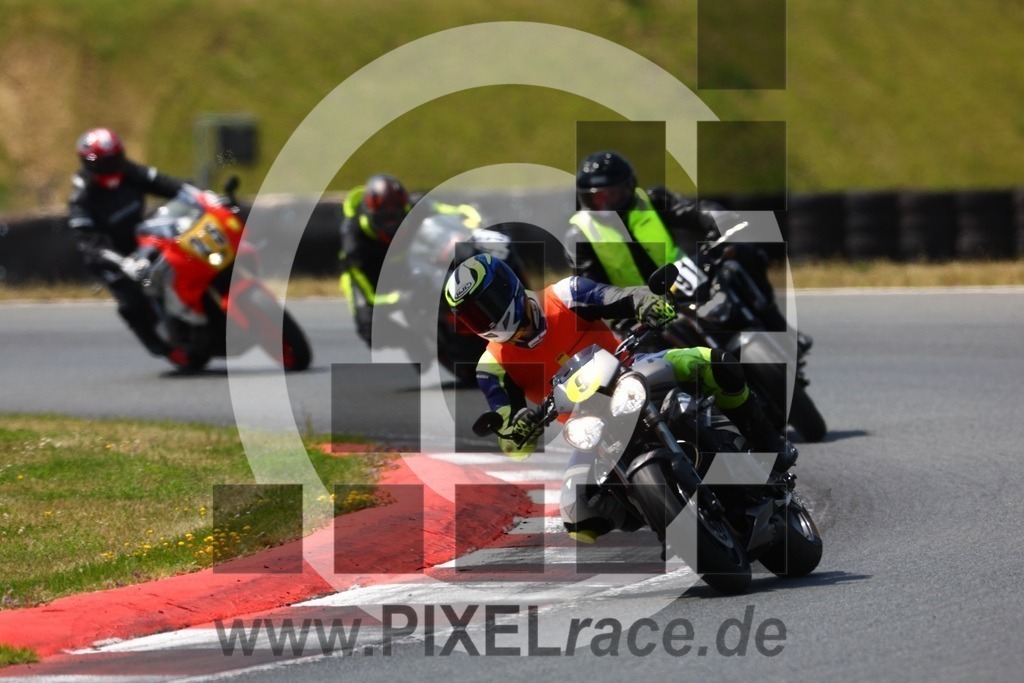 0091-20250617_07157 | Schöne Erinnerungen an spannende Momente - das festzuhalten ist unser Job. PIXELrace.de ist seit 2003 auf den Rennstrecken Europas unterwegs um die Action draußen beim Fahren und die wunderbare Stimmung imm Fahrerlager für euch einzufangen.