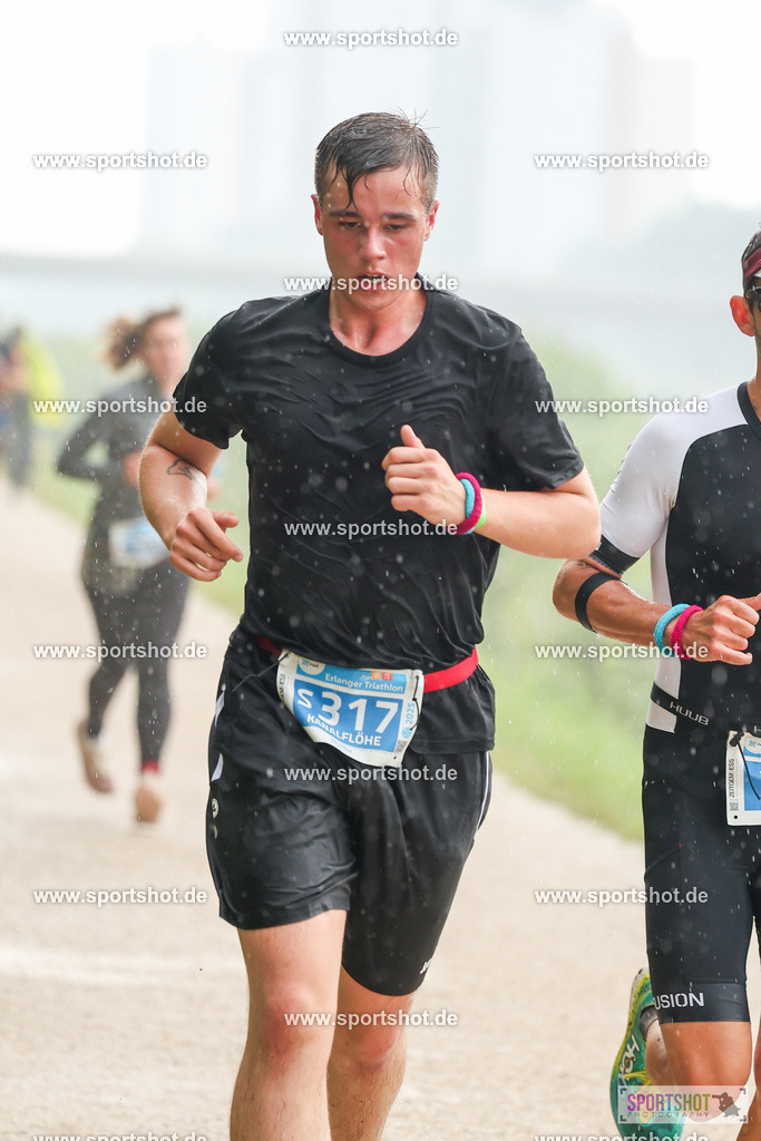 LUR_1333 | 34. M-net Erlanger Triathlon 2025 #erlangertriathlon  #mnettriathlon2025 #mnettriathlon #team #olympischedistanz #mitteldistanz #triathlon #maindonaukanal  #erlangertriathlon2025 #yourpictrs #tv1848 #tv1848erlangen  #triathlonbayern #sportinerlangen #demsportverbunden #sportshot_your_pictrs Copyright: www.sportshot.de