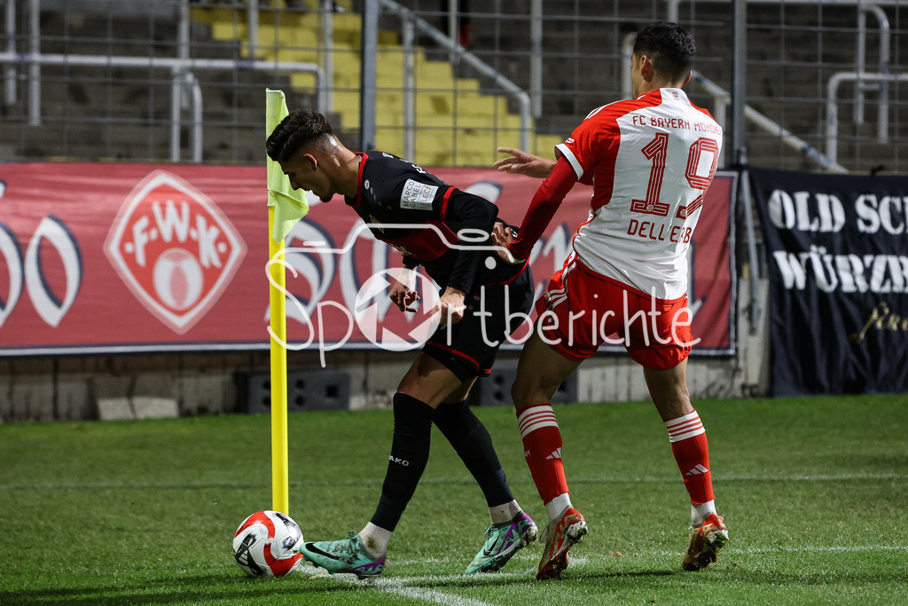 FC Bayern Amateure - FC Wuerzburger Kickers | Davide Dell'ERBA (FCB #19) im Duell mit Ivan FRANJIC (FWK #17) / Zweikampf