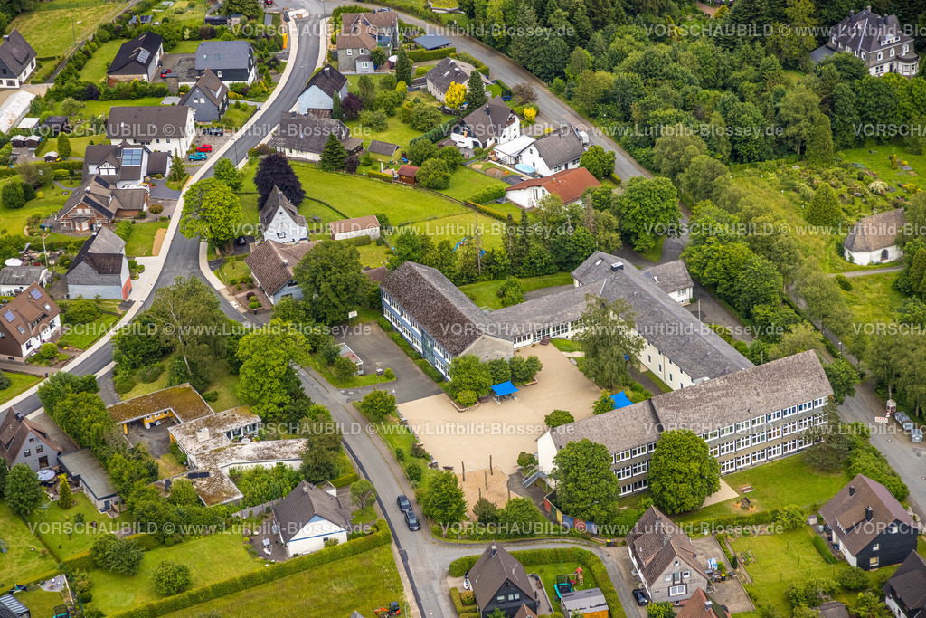 Erndtebrueck240709838 | Luftbild, Gebäude der Realschule, Wohngebiet, Erndtebrück, Kreis Siegen-Wittgenstein, Nordrhein-Westfalen, Deutschland