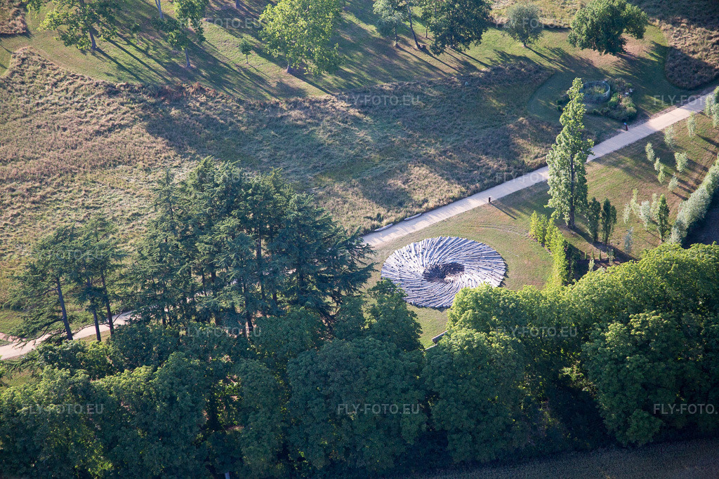 Vue aérienne: Vue de la ville à Chaumont-sur-Loire dans le département Loir et Cher, France. Photo: IMG_081254.jpg prise le 19/06/2015 par Werner Riehm/FLY-FOTO.euRésolution de l'original: 5472 x 3648 px