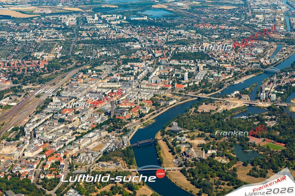 Das Luftbild der Stadt Magdeburg wurde 2022 vom Flugzeug heraus erstellt (keine Drohnen-Aufnahmen) Aufnahmehöhe ca.450 Meter- hohe Bildauflösung und Druck-Qualität. Garantiert!