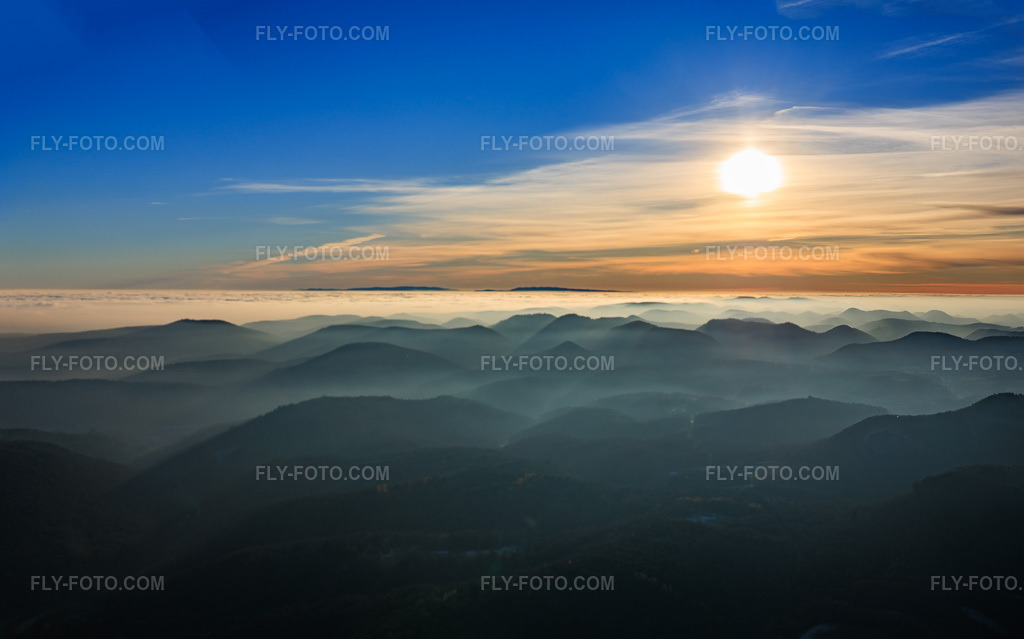 Aerial view: View towards the Black Forest across the Rhine plain in clouds in Wissembourg in the state Bas-Rhin, France. – Photo: IMG_151902-Pano.jpg taken on 11/22/2025 by Werner Riehm/FLY-FOTO.com – Resolution of the original: 8675 x 5416 px