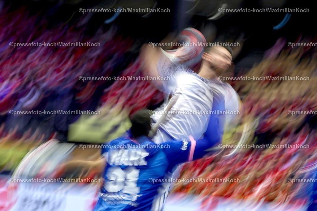 EHF24012601118 | 24.01.2026, Handball, Men's EHF EURO 2026, Frankreich - Portugal, Jyske Bank Boxen in Herning, Dänemark, Main Round: Feature  Miguel Jose Soares Neves (Portugal #20) wirft auf das Tor gegen  Dylan Nahi (France #31) dynamisch Dynamik slow shutter 