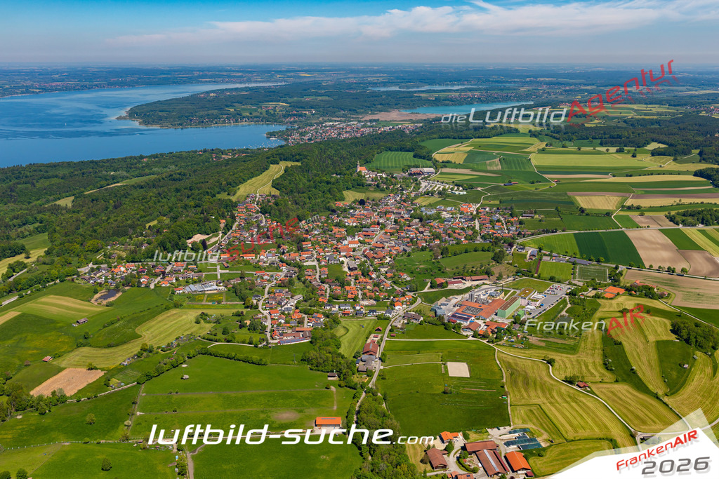Aktuelles Luftbild von  Andechs - Die Luftaufnahme wurde 2021 mittels UL-Flugzeug erstellt ( keine Drohne ) - hochauflösende Kamera-Systeme von  Canon -Beste Qualität - Für grossformatige Ausdrucke geeignet. Die Geschenkidee !