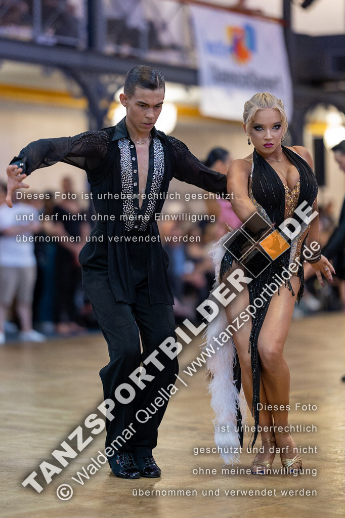 20230812-01682 | Hier finden Sie Tanz Bilder vom Latein und Standard Formationen tanzen. Sportbilder vom Tanzsport. Schöne Fotos und von Weltmeisterschaft, Europameisterschaft, Bundesliga, Regionalliga, Oberliga und Landesliga sowie von GOC Stuttgart, DanceComp, WM Bremen