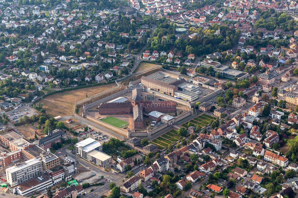 Luftbild: Justizvollzugsanstalt Bruchsal in Bruchsal im Bundesland Baden-Württemberg in Deutschland. Foto: IMG_134139.jpg vom 26.08.2022 durch Werner Riehm/FLY-FOTO.deJustizvollzugsanstalt Bruchsal
