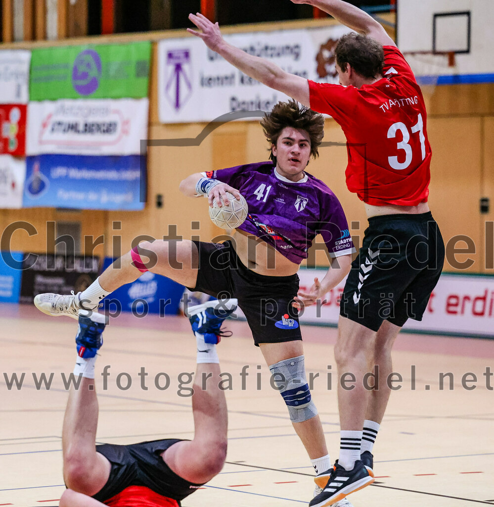 2024-01-27_067_SpVgg_Altenerding_gegen_TV_Altoetting | Erding, Deutschland, 27.01.2024:
Handball, Bezirksoberliga Männer 2023 / 2024, 13. Spieltag, SpVgg Altenerding gegen TV Altötting, Endergebnis: 30:28

Kilian Jödecke (SpVgg Altenerding, #41), Michael Oberauer (TV Altötting, #31)

Foto: Christian Riedel / fotografie-riedel.net