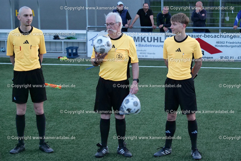 Fußball Kreispokal 25/26 Ü 32 : Spiel um Platz 3 : SV 08/29 Friedrichsfeld - SV Ringenberg AH  2 : 1 | Fußball Kreispokal 25/26 Ü 32 : Spiel um Platz 3 : SV 08/29 Friedrichsfeld - SV Ringenberg AH  2 : 1Spielort : Voerde Friedrichsfeld - Realisiert mit Pictrs.com