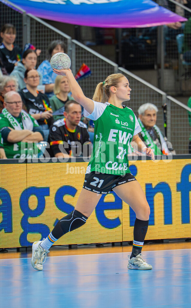 Handball I Frauen I Saison 2025-2026 I 1. HBF I 15. Spieltag I VFL Oldenburg - SV Union Halle-Neustadt 0044 | Joanna Granicka (21, VfL Oldenburg) - Realisiert mit Pictrs.com