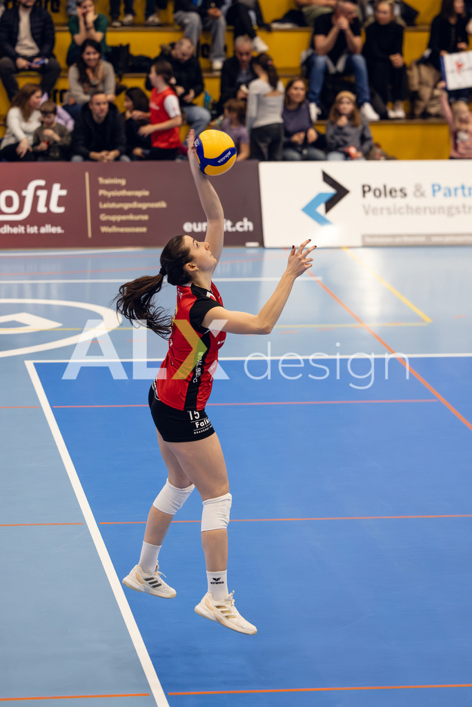 Volleyball I Frauen I Saison 2025-2026 I Volleyball NLA | Women I Round 14 I VC Kanti Schaffhausen - NLZ Volleyball Academy Zürich I 16.01.2026 | VC Kanti Schaffhausen - 15 Alessia Pazin (CH) – Pass / Zuspiel - Realisiert mit Pictrs.com