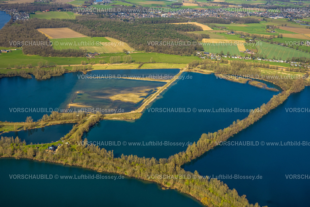 Rees240311969 | Luftbild, Seenplatte mit Wiesen und Feldern, See Bislicher Ley, Bergerfurth, Wesel, Nordrhein-Westfalen, Deutschland
