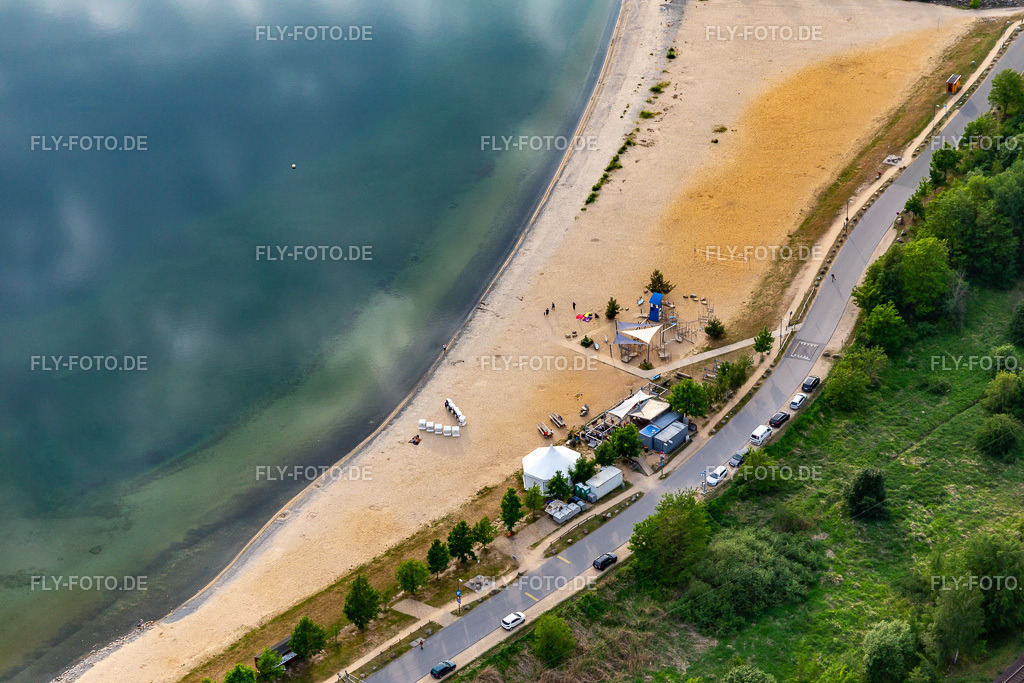 Nord-Ost-Strandpromenade des Berzdorfer See mit STRANDBAR Görlitz https://strandbar-goerlitz.eu/#speisekarte | Luftbild: Nord-Ost-Strandpromenade des Berzdorfer See mit STRANDBAR Görlitz https://strandbar-goerlitz.eu/#speisekarte im Ortsteil Deutsch Ossig in Görlitz im Bundesland Sachsen in Deutschland. Foto: IMG_141660.jpg vom 23.05.2024 durch ©2025 Werner Riehm fly-foto.de/copyright - Realisiert mit Pictrs.com