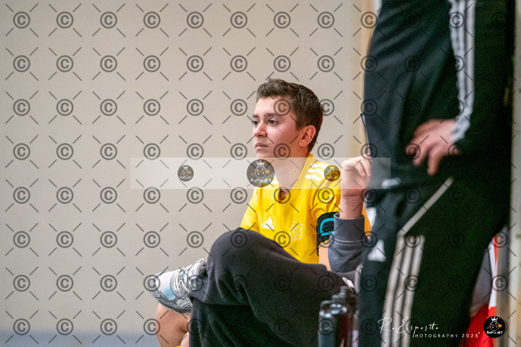 20251129_FCR-Hallenturnier-D_RAW-1_023-15 | Sport und Naturfotografie von Roberto Esposito zeigt echte Momente Bewegung und die Schönheit der Natur. Ausdrucksstarke Bilder schaffen Emotionen.