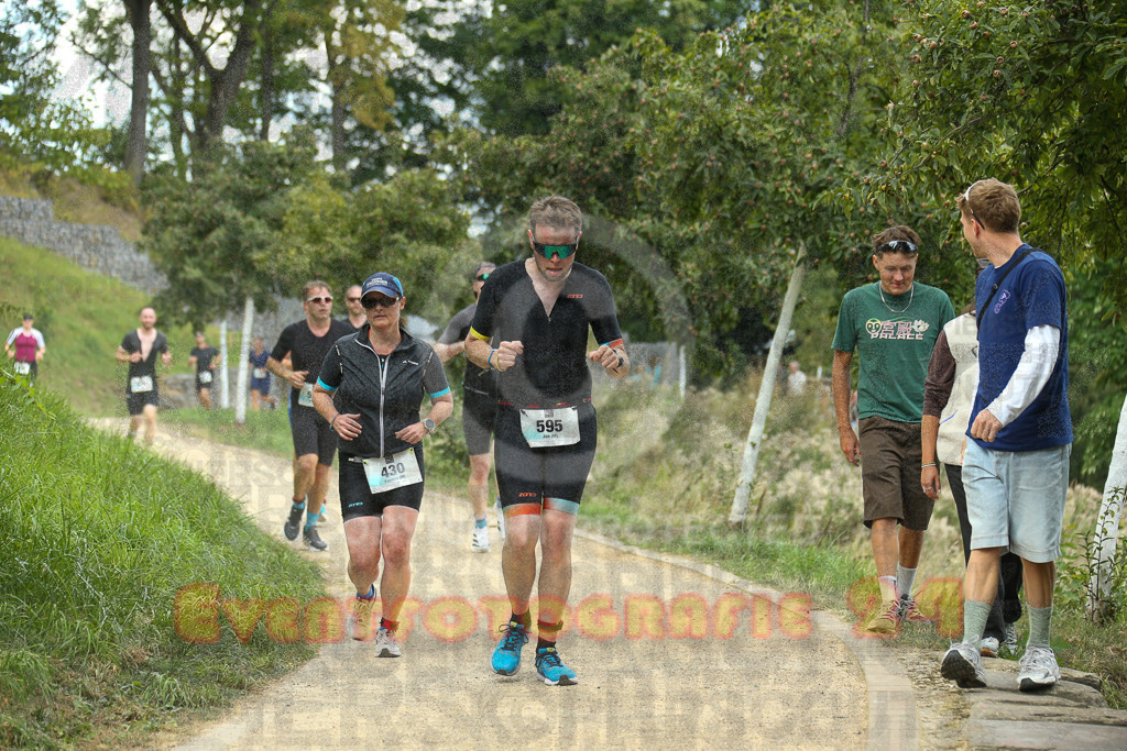 250824_1420_EX1_5841 | Sportfotografie im Rhein-Sieg Kreis, Köln, Bonn, NRW, Rheinland Pfalz, Hessen, etc. Unser Tätigkeitsfeld umfasst den Laufsport vom Volkslauf über den Marathon, Duathlon, Triathon bis zum Ultralauf wie Kölnpfad Ultra oder Schindertrail.