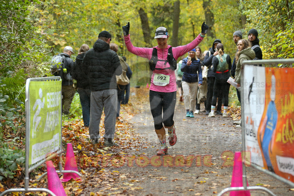 251026_1333_EX1_3638 | Sportfotografie im Rhein-Sieg Kreis, Köln, Bonn, NRW, Rheinland Pfalz, Hessen, etc. Unser Tätigkeitsfeld umfasst den Laufsport vom Volkslauf über den Marathon, Duathlon, Triathon bis zum Ultralauf wie Kölnpfad Ultra oder Schindertrail.