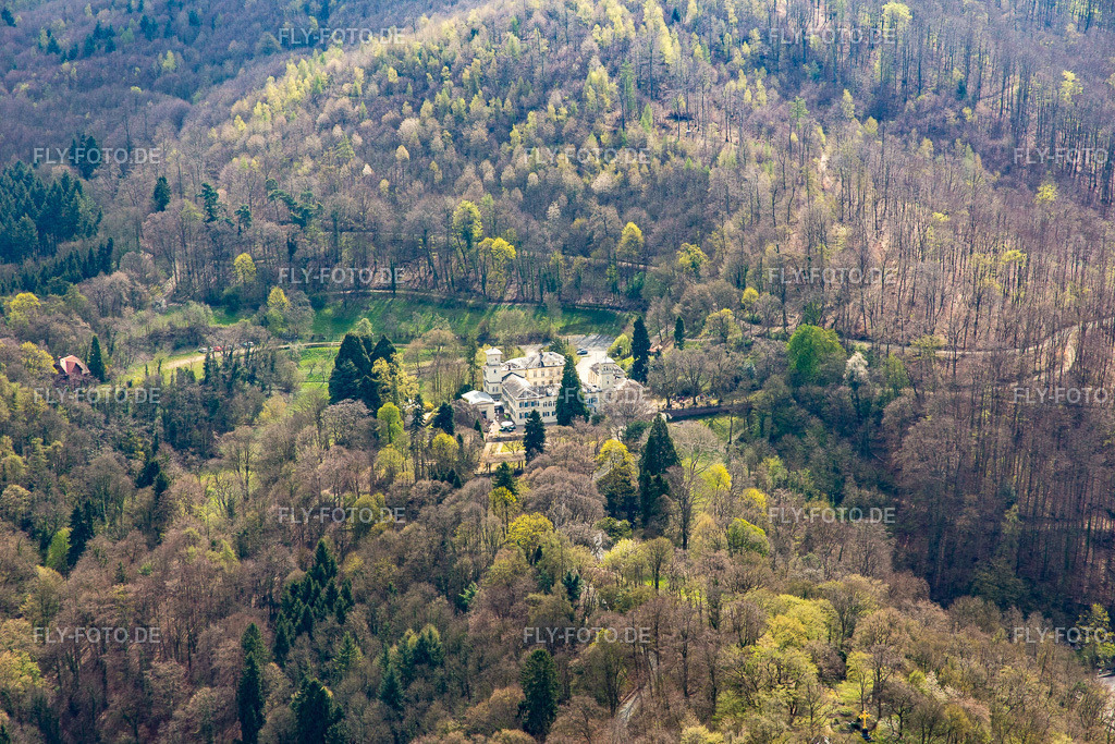 Gebäudekomplex der Hotelanlage Annettes Gastronomie im Schloss Heiligenberg www.gastronomie-im-schloss-heiligenberg.de | Luftbild: Gebäudekomplex der Hotelanlage Annettes Gastronomie im Schloss Heiligenberg www.gastronomie-im-schloss-heiligenberg.de in Seeheim-Jugenheim im Bundesland Hessen in Deutschland. Foto: IMG_077191.jpg vom 12.04.2015 durch Werner Riehm/FLY-FOTO.de - Realisiert mit Pictrs.com