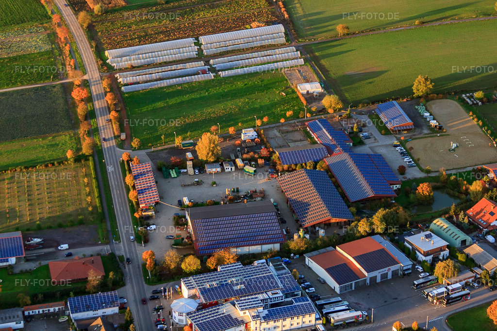 Luftbild: Gemüsehandel Richard Eichenlaub, Tierarzt Gabriele Eichenlaub und Reitstall Eichenlaub in Herxheim bei Landau im Bundesland Rheinland-Pfalz in Deutschland. Foto: IMG_60738.jpg vom 24.10.2013 durch Werner Riehm/FLY-FOTO.de