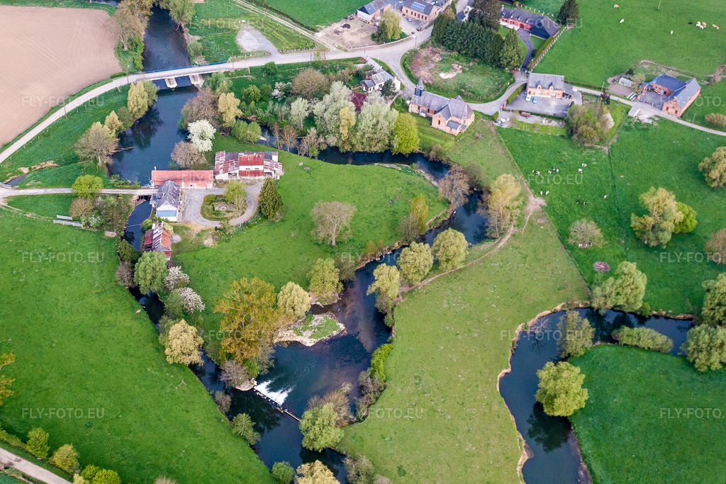 Vue aérienne: Cours sinueux de la rivière Oise à Erloy dans le département Aisne, France. Photo: IMG_39956.jpg prise le 17/04/2011 par Werner Riehm/FLY-FOTO.eu – Résolution de l'original: 4752 x 3168 px