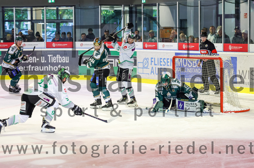 2025-09-21_058_TSV_Erding_gegen_Hoechstadter_Alligators | Erding, Deutschland, 21.09.2025:Eishockey, Oberliga Süd 2025 / 2026, 2. Spieltag, TSV Erding gegen Höchstadter Alligators, Endergebnis: 3:4Foto: Christian Riedel / fotografie-riedel.net