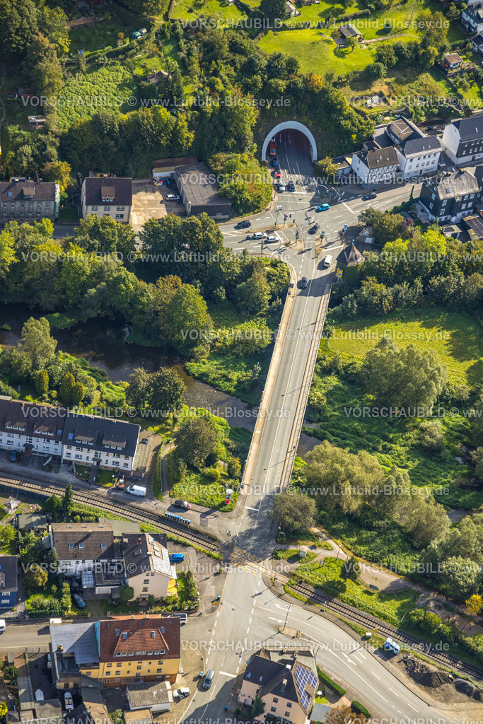 Arnsberg230904914 | Luftbild, Jägerstraße und Jägerbrücke mit Tunneleinfahrt, Fluss Ruhr, Arnsberg, Sauerland, Nordrhein-Westfalen, Deutschland