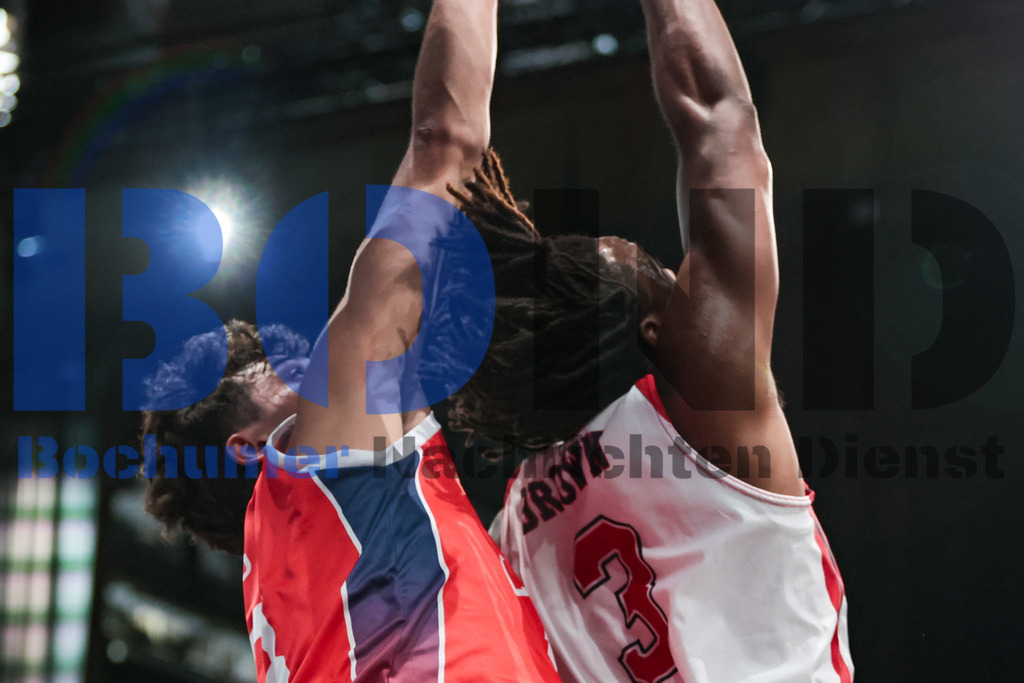 SES_TTG3X320250717-48 | bond - Realisiert mit Pictrs.com