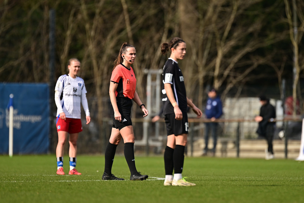 Fußball I Frauen I Saison 2024-2025 I 2. Bundesliga I 19. Spieltag I Hamburger SV - SV 67 Weinberg | Der Sportfotograf. - Realisiert mit Pictrs.com