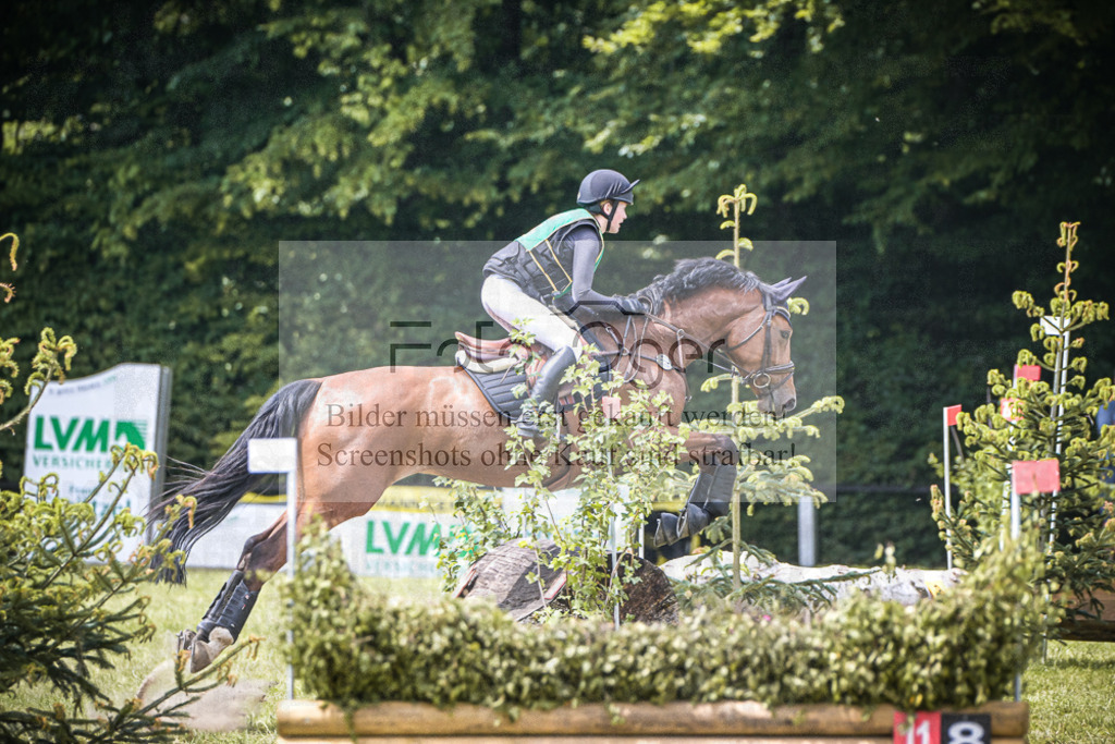 DOS_6690 | Entdecke hochwertige Reitturnierfotos von Foto Oger. Professionell, emotional und authentisch – jetzt Lieblingsmomente im Shop bestellen.Deutschlandweite Turnierfotografie. - Realisiert mit Pictrs.com
