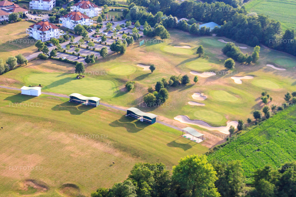 Vue aérienne: Club de golf de Baden-Baden Soufflenheim à Soufflenheim dans le département Bas Rhin, France – .Photo: IMG_30517.jpg prise le 09/07/2010 par Werner Riehm/FLY-FOTO.eu – Résolution de l'original: 4245 x 2830 px