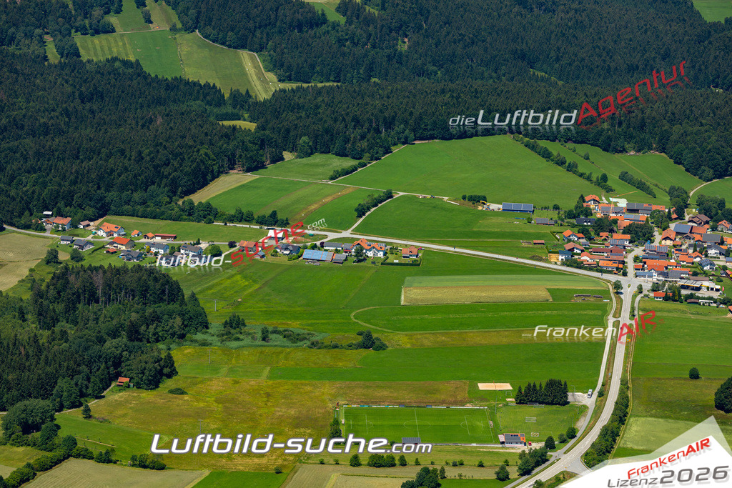 Aktuelles Luftbild von Freundorf Schöfweg - Die Luftaufnahme wurde 2022 mittels UL-Flugzeug erstellt ( keine Drohne ) - hochauflösende Kamera-Systeme von  Canon -Beste Qualität - Für grossformatige Ausdrucke geeignet. Die Geschenkidee !