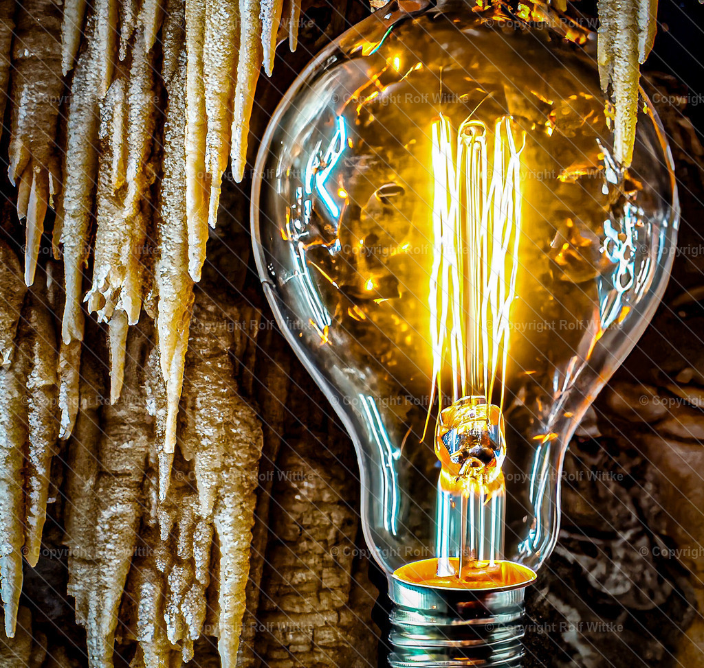 Tropfsteinhöhle im Licht | Der Lichtschein in einer Tropfsteinhöhle - Realisiert mit Pictrs.com