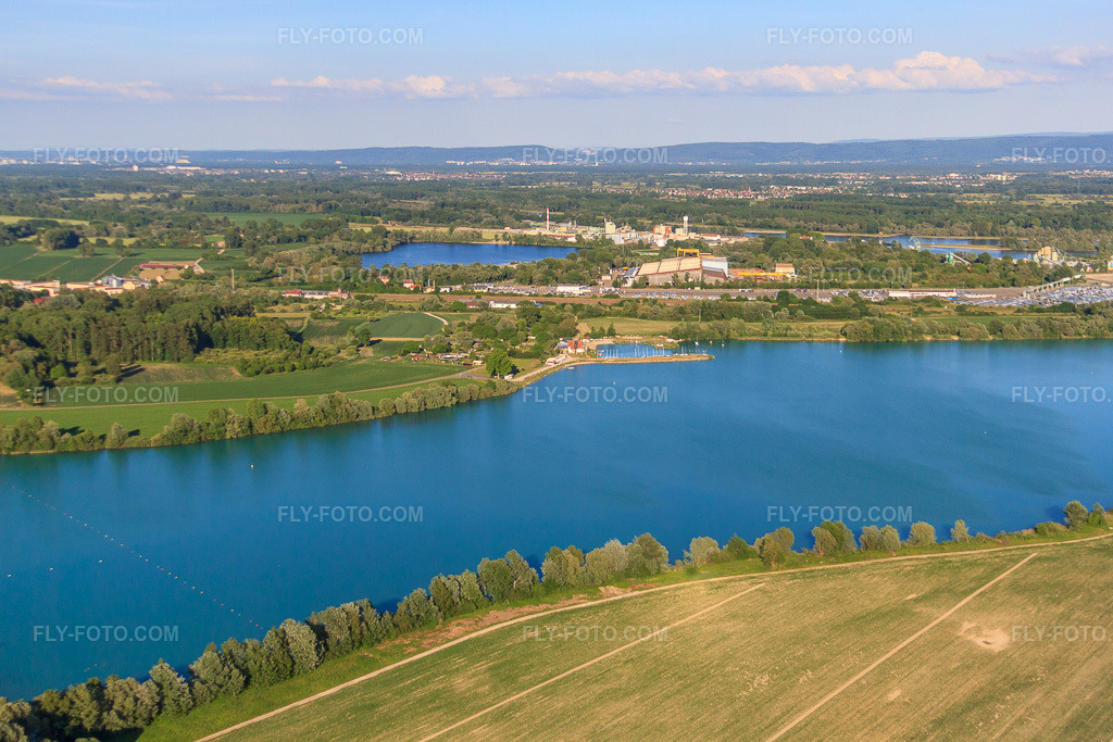 Aerial view: Baggersee Bassin des Mouettes in Lauterbourg in the state Bas-Rhin, France. – Photo: IMG_66588.jpg taken on 06/05/2014 by Werner Riehm/FLY-FOTO.com – Resolution of the original: 4752 x 3168 px