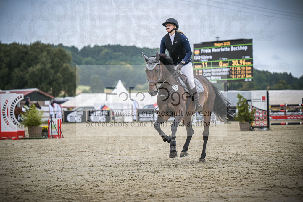 DOS_2821 | Entdecke hochwertige Reitturnierfotos von Foto Oger. Professionell, emotional und authentisch – jetzt Lieblingsmomente im Shop bestellen.Deutschlandweite Turnierfotografie. - Realisiert mit Pictrs.com