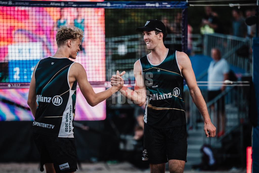 Beachvolleyball | Männer | Deutsche Meisterschaften 2025 Timmendorfer Strand | 05.09.2025 | v.l. Tamo Wüst und Tristan Fröbel jubeln