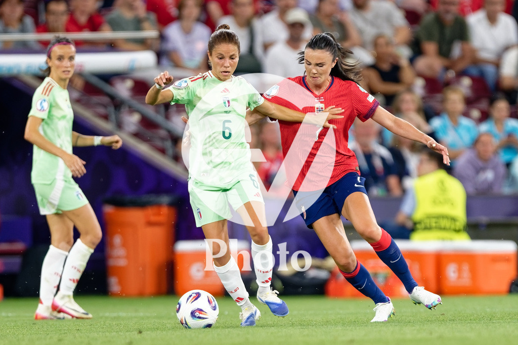 Norway v Italy - UEFA Women's EURO 2025 Quarter-Final | GENEVA, SWITZERLAND - JULY 16: Manuela Giugliano of Italy (L) and Ingrid Engen of Norway (R) fight for possession  during the UEFA Women's EURO 2025 Quarter-Final match between Norway and Italy at Stade de Geneve on July 16, 2025 in Geneva, Switzerland. (Photo by Giuseppe Velletri/Sports Press Photo/Getty Images)