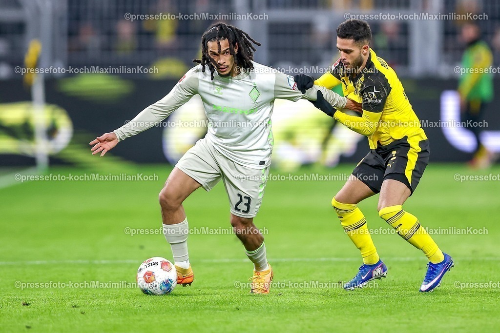 BVB13012601061 | 13.01.2026, Fußball, Borussia Dortmund - SV Werder Bremen,, 1. Fußball Bundesliga, 17. Spieltag, Signal Iduna Park, Saison 2025 2026: Isaac Schmidt (SV Werder Bremen #23) im Zweikampf gegen  Yan Couto (BVB #02)  DFB regulations prohibit any use of photographs as image sequences and or quasi-video.