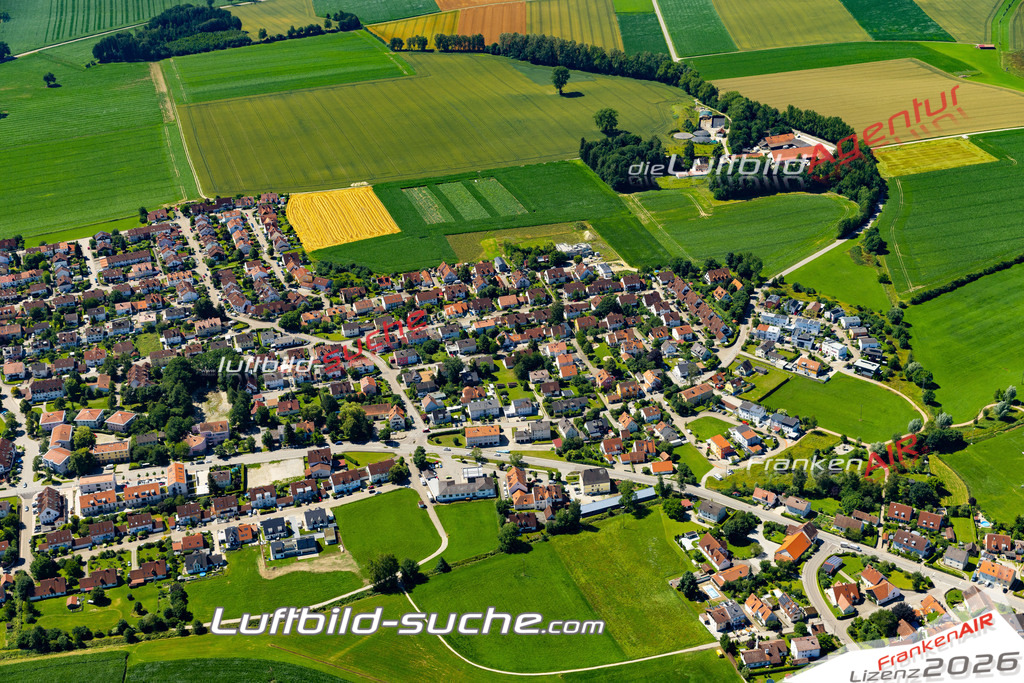 Aktuelles Luftbild von Sickertshofen Schwabhausen - Die Luftaufnahme wurde 2022 mittels UL-Flugzeug erstellt ( keine Drohne ) - hochauflösende Kamera-Systeme von  Canon -Beste Qualität - Für grossformatige Ausdrucke geeignet. Die Geschenkidee !