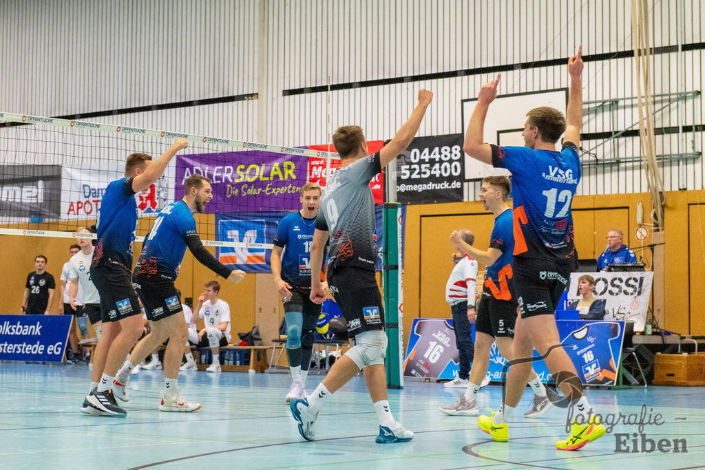 VSG Ammerland-TV Baden | Volleyball-Regionalliga; VSG Ammerland (blau)-TV Baden (weiß) am 19.10.2024; in Bad Zwischenahn (Sporthalle Schullerstraße), Photo: Philip Eiben 2024 - Realisiert mit Pictrs.com