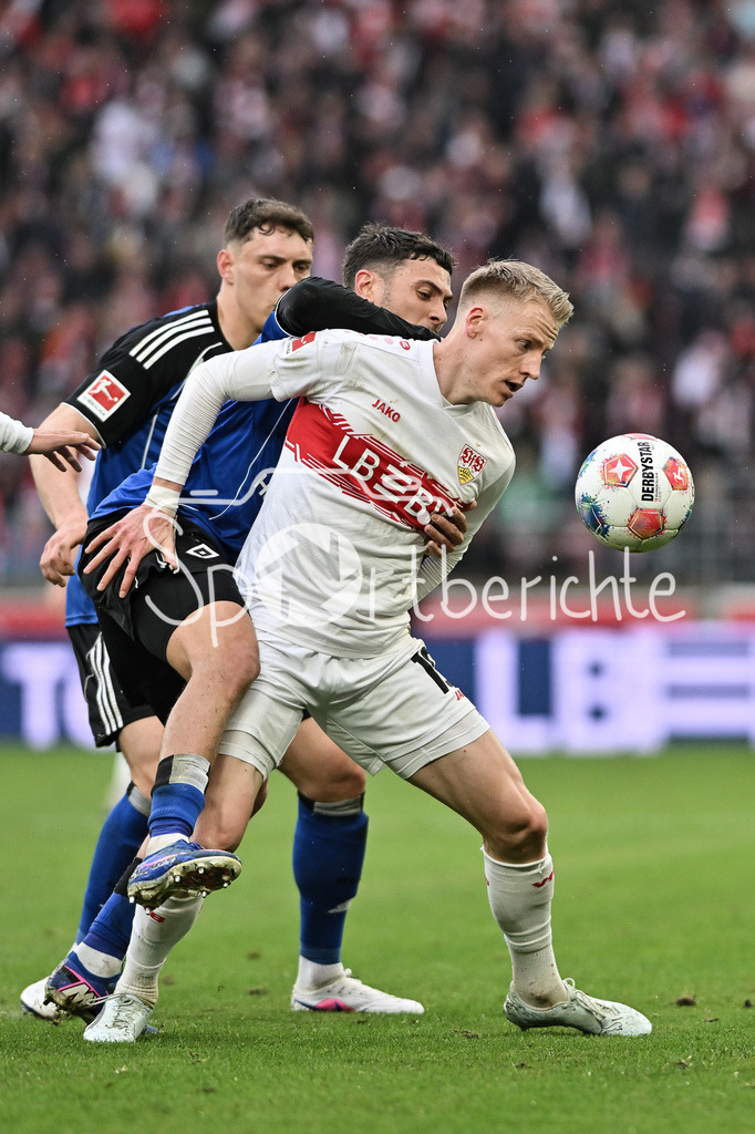 VfB Stuttgart - Hamburger SV | STUTTGART, GERMANY - 12. APRIL: tackle between Nicolai REMBERG (Hamburger SV 21), William MIKELBRENCIS (Hamburger SV 2) and Immanuel PHERAI (Hamburger SV 10) during the Bundesliga Match between VfB Stuttgart vs. Hamburger SV on Matchday 29 at MHP Arena / DFL REGULATIONS PROHIBIT ANY USE OF PHOTOGRAPHS AS IMAGE SEQUENCES AND/OR QUASI-VIDEO