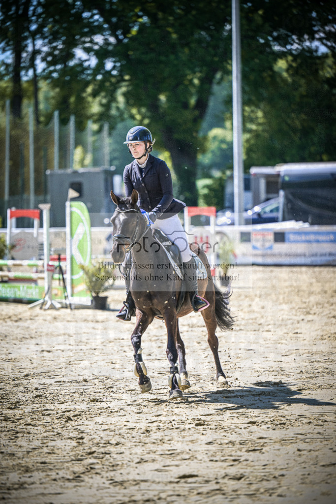 DOS_1684 | Entdecke hochwertige Reitturnierfotos von Foto Oger. Professionell, emotional und authentisch – jetzt Lieblingsmomente im Shop bestellen.Deutschlandweite Turnierfotografie. - Realisiert mit Pictrs.com