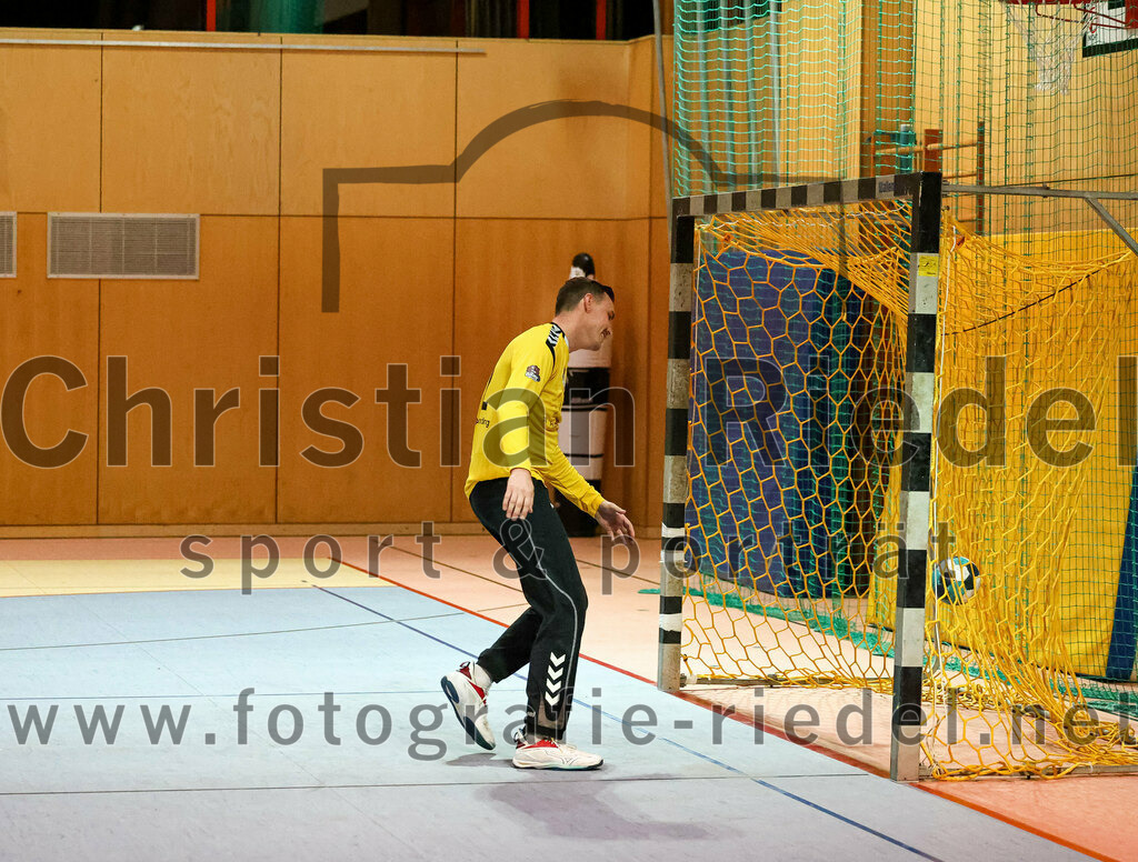 2022-11-19_039_SpVgg_Altenerding_gegen_TG_Landshut_II | Erding, Deutschland, 19.11.2022:
Handball, Bezirksoberliga Männer 2022 / 2023, 9. Spieltag, SpVgg Altenerding gegen TG Landshut II, Endergebnis: 33:31

Torwart Finn Engelking (SpVgg Altenerding, #32)

Foto: Christian Riedel / fotografie-riedel.net