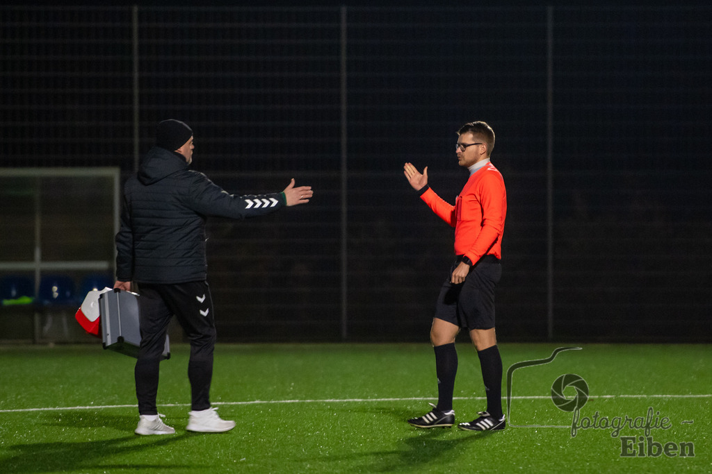 JFV Edewecht-VFL Oldenburg | A-Jugend Bezirkspokal; JFV Edewecht (grün)-VFL Oldenburg (weiß) am 27.02.2024; in Edewecht (Sportpark Göhlenweg), Photo: Philip Eiben 2024 - Realisiert mit Pictrs.com