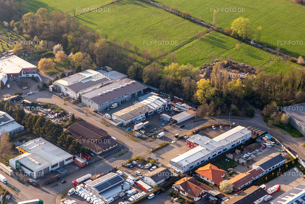 Gewerbegebiet Horst mit Der Innenausbauer I.V. e.K. , MSV GmbH Medizinische Systeme, Frey Metalltechnik, Inh. Dipl.-Ing. Matthias Frey e.K.  und ArcoSYS Computervertriebs GmbH http://www.derinnenausbauer-kandel.de/ https://www.frey-metalltechnik.de/  | Luftbild: Gewerbegebiet Horst mit Der Innenausbauer I.V. e.K. , MSV GmbH Medizinische Systeme, Frey Metalltechnik, Inh. Dipl.-Ing. Matthias Frey e.K.  und ArcoSYS Computervertriebs GmbH http://www.derinnenausbauer-kandel.de/ https://www.frey-metalltechnik.de/ https://www.arcosys.de/ im Ortsteil Minderslachen in Kandel im Bundesland Rheinland-Pfalz in Deutschland. Foto: IMG_126499.jpg vom 20.04.2021 durch ©2025 Werner Riehm fly-foto.de/copyright - Realisiert mit Pictrs.com