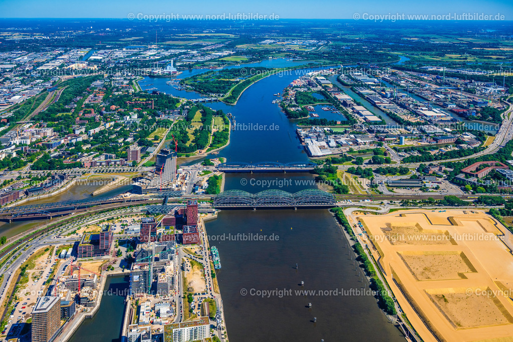 Hamburg_Elbbrücken_Baakenhafen_ELS_8080010725 | HAMBURG 20.06.2025 Fluß - Brückenbauwerk Elbbrücken - Norderelbbrücke über die Ufer der Elbe in Hamburg. // River - bridge structure Elbbruecken - Norderelbbruecke on the banks of the Elbe in Hamburg. Foto: Martin Elsen