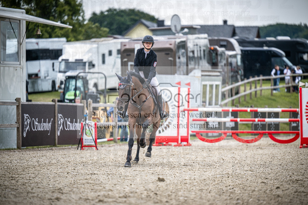 DOS_5025 | Entdecke hochwertige Reitturnierfotos von Foto Oger. Professionell, emotional und authentisch – jetzt Lieblingsmomente im Shop bestellen.Deutschlandweite Turnierfotografie. - Realisiert mit Pictrs.com