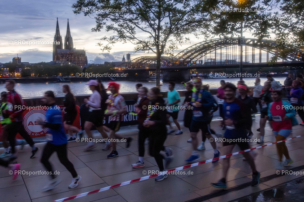 23. ASV Nachtlauf; Koeln, 13.05.26 | Impressionen vom 23. ASV Nachtlauf am 13.05.26 am Tanzbrunnen in Koeln. Foto: BEAUTIFUL SPORTS/Leah Kohring