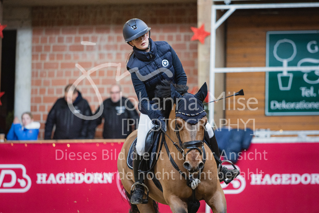 221127_Winterfestival_L-Spr_HPTTY-241 | Deine schönsten Turniermomente als professionelle Fotos! Entdecke hochwertige Pferdesport-Fotografie im Online-Shop. Jetzt Fotos finden & bestellen!